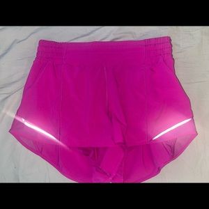 Lululemon Hottie Hot High Rise Lined Short 2.5”